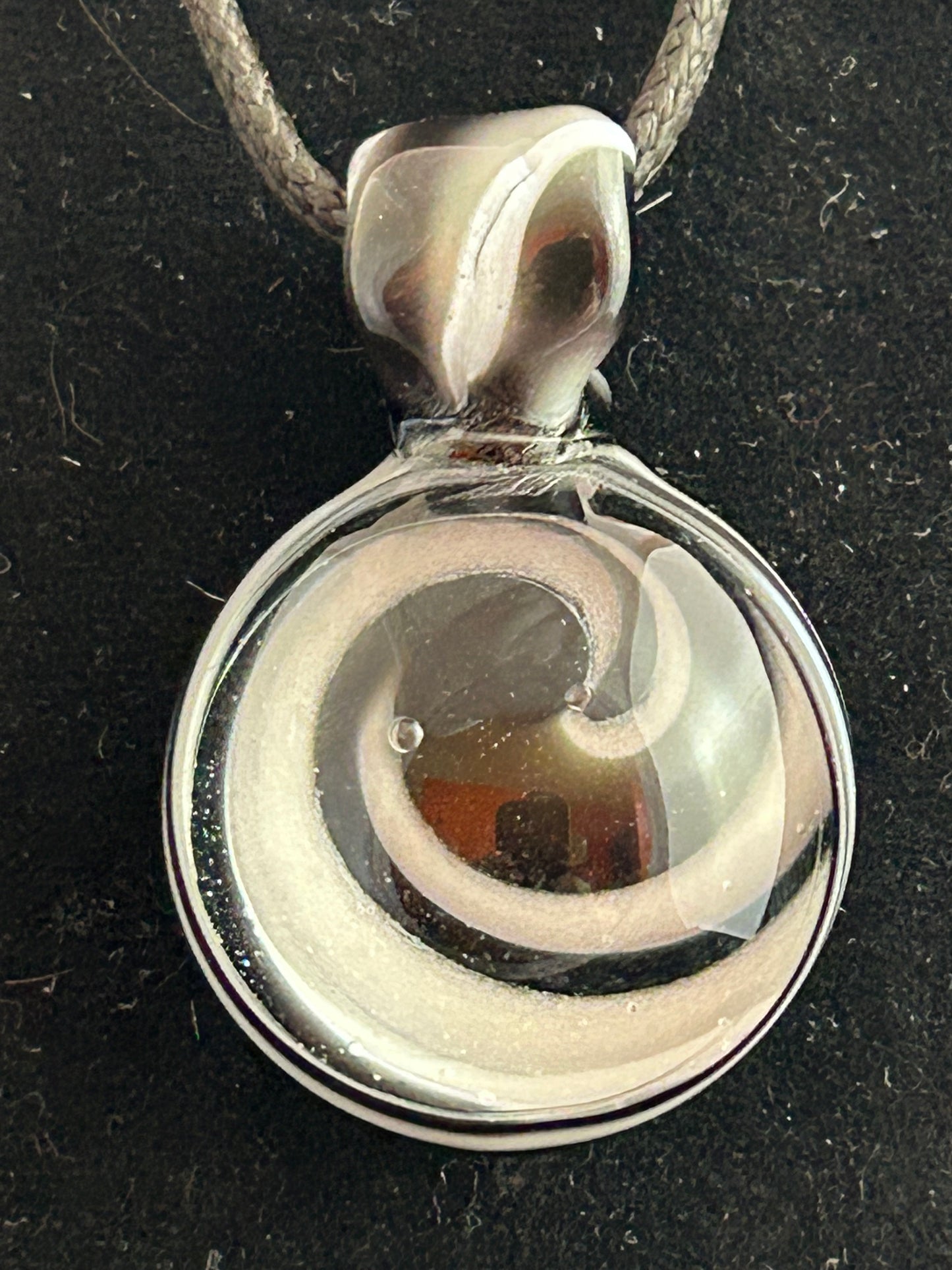 Black & White Round Twist Pendant